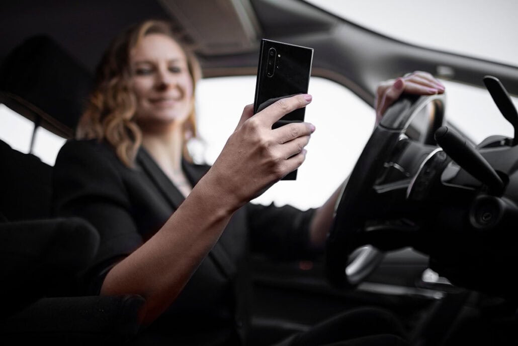 שימוש בטלפון נייד בזמן נהיגה